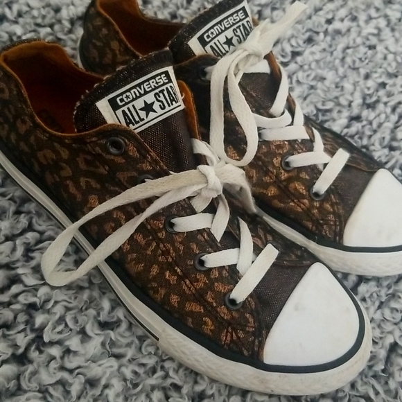 Chuck Taylor cheetah print Converse Juniors size 4 - Picture 4 of 7